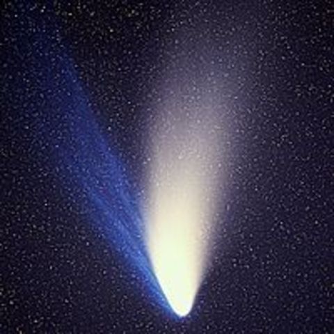 Comet Hale Bopp Appears