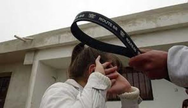 niña llega al hospital a causa del maltrato