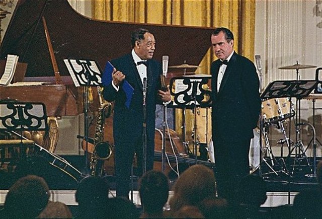 Duke Ellington Gets award from Nixion