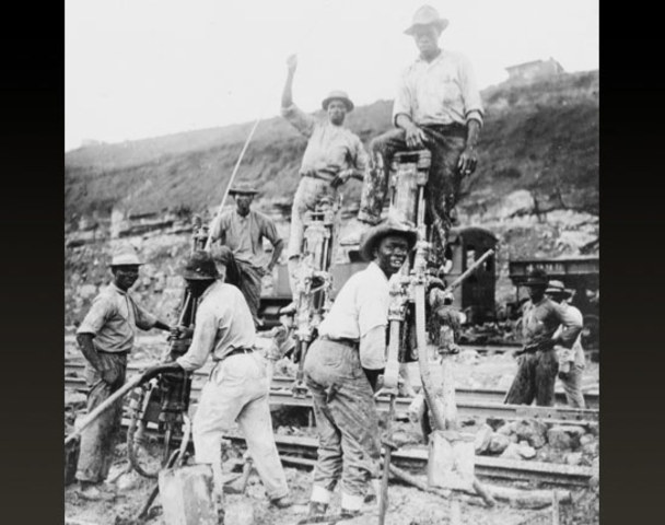 United States of America buys the canal project from the French