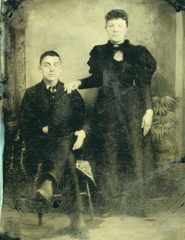 Polly meets Jack in the train station in Sasktoon