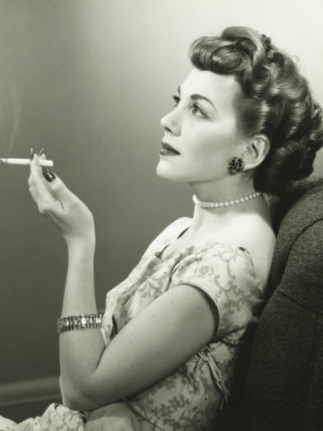 נשים מעשנות