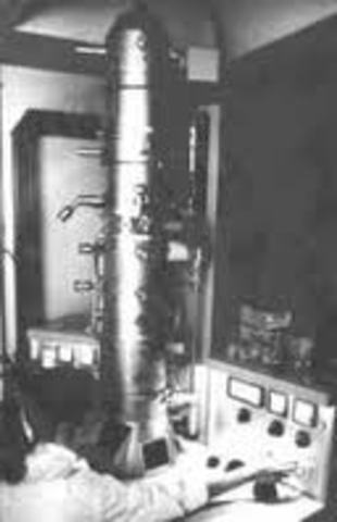The invention of the electron microscope