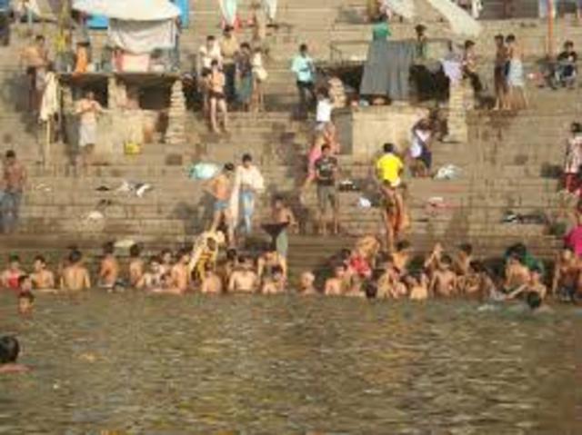 Phileas Fogg arrives to Bombay