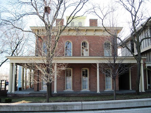 Hull House founded