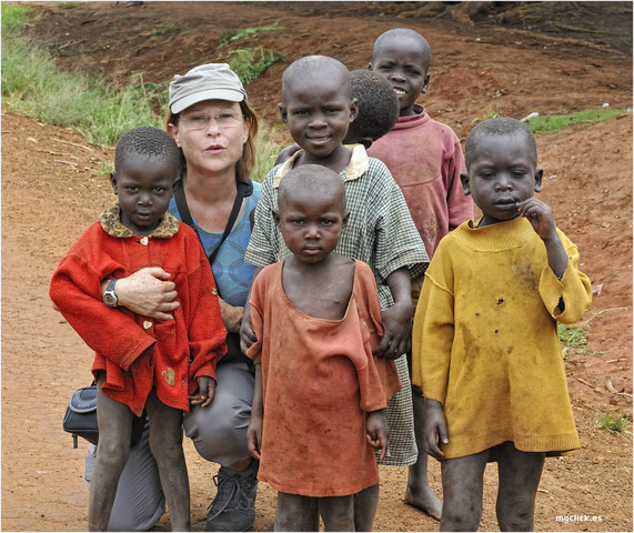 FUNDACIONES Y AYUDAS A GENTE DE BAJOS RECURSOS