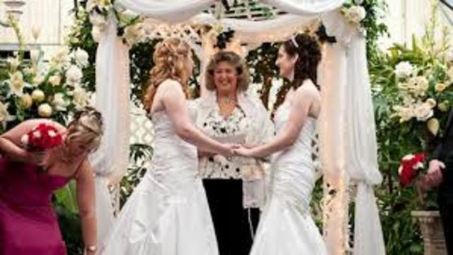 Las parejas gays tienen los mismos derechos que las parejas heterosexuales.