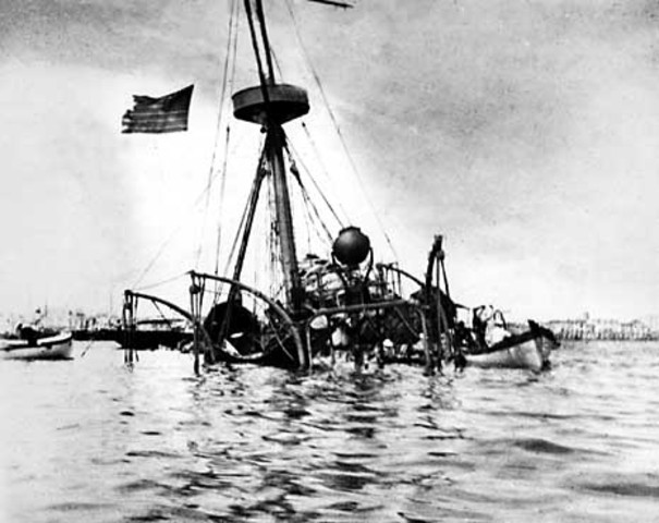 USS Maine explodes