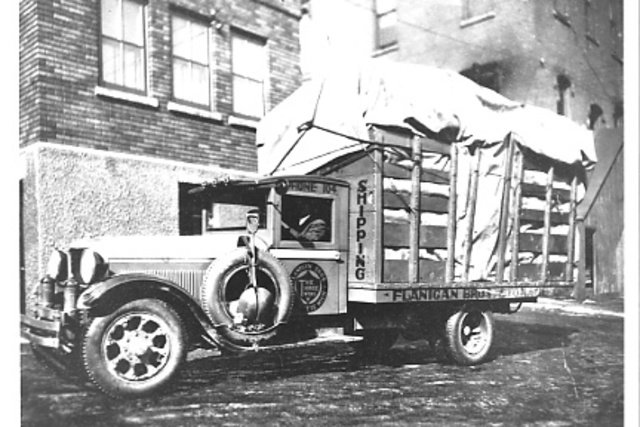 Nick Carraway moves to NY