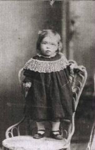 Florence was born in Florence, Italy in 1820, in a house called Embly but sometimes in the summer they went in tjis other called Lea Hurst. When Flornce was small she traveld alote in Europe with her family