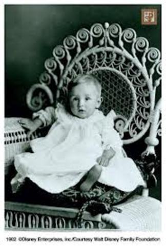 Walt is born in Chicago,Ilinois to a German-American Mother and an Irish-Canadian Mother.