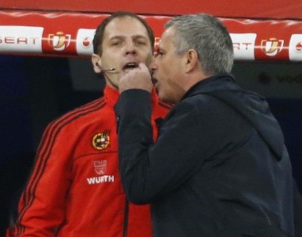 El Real Madrid pierde la final de la Copa del Rey frente al Atlético de Madrid. Mourinho perdió los papeles y terminó expulsado además de no subir a recoger el trofeo de subcampeón.