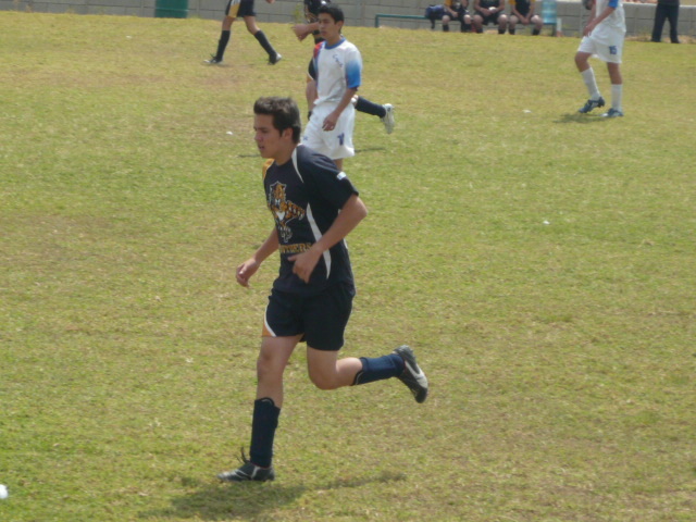 Jugue Football en el equipo del colegio