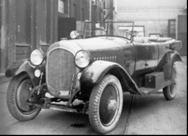 el primer motor de seis cilindros