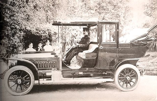 a fábrica Bergmann lanza al mercado un vehículo pequeño, llamado Liliput