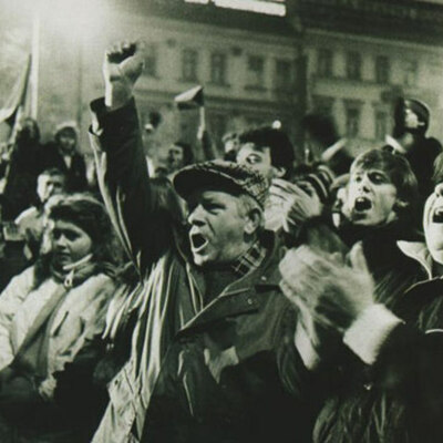 Timeline: Socials Timeline