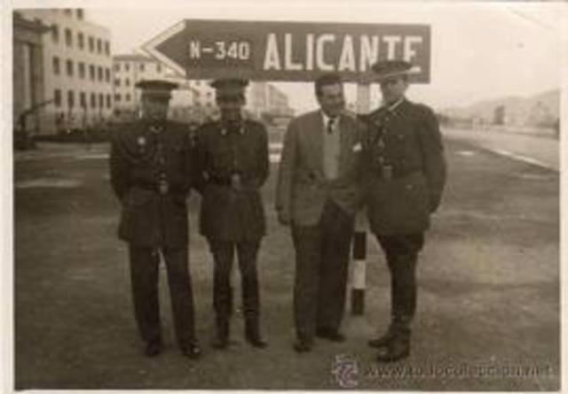 Empieza  con ----> MILITARES