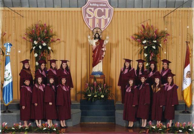 Me gradue de Bachiller en Ciencias y Letras con una orientacion en Diseño Gráfico