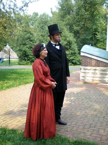 Lincoln marries Mary Todd