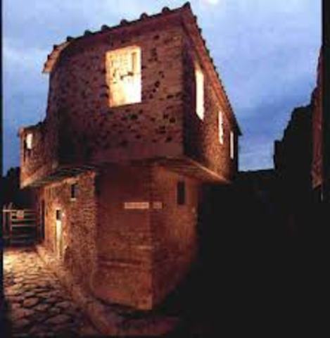 Se crearon los primeros burdeles donde las mujeres ya tenian sitios adecuedos para practicar dicho trabajo