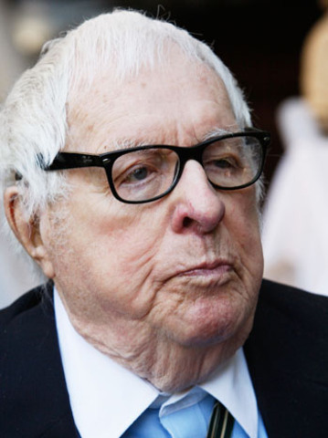 Ray Bradbury dies