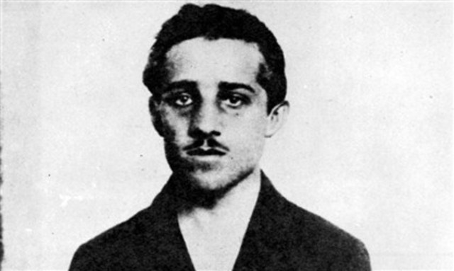 Gavrilo Princip a exécuté le duc et sa femme.