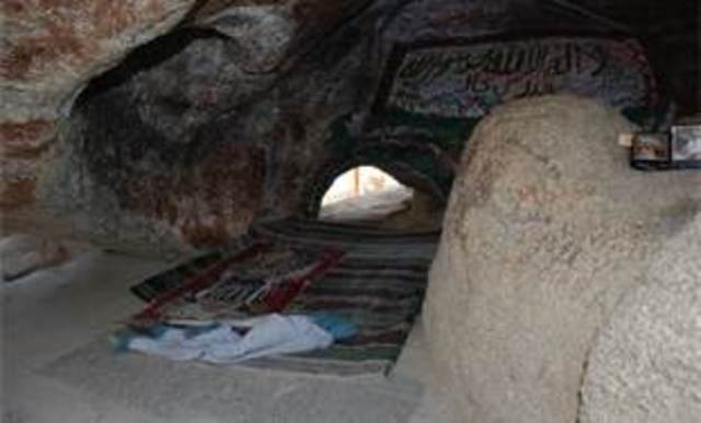 Muhammad starts meditating