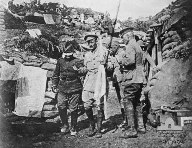 The ANZACs and the Turkish Soldiers Make a Truce so that they can Bury their Dead