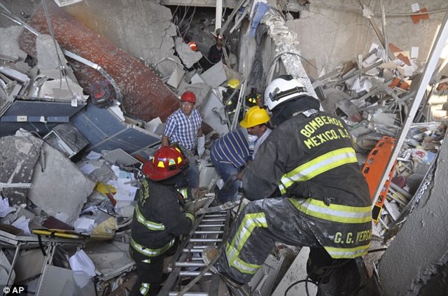 Explosion inside Headquarters of Mexico's state-owned oil company