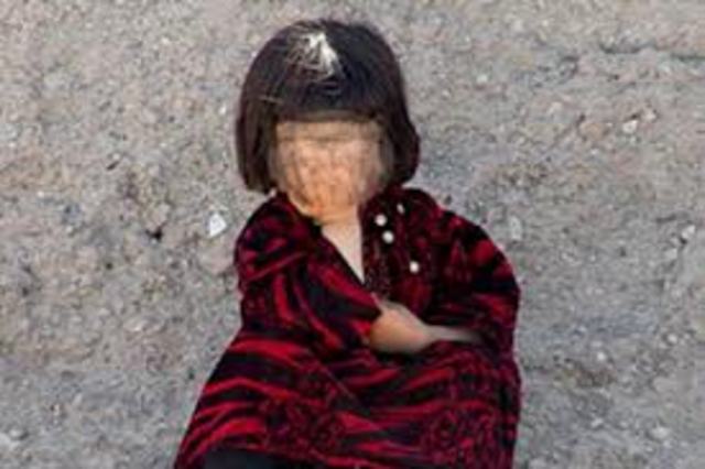 Mujer da brutal paliza a su hija de siete en su cumpleaños