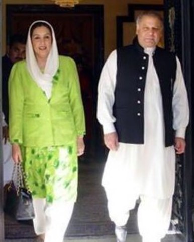 Nawaz Sharif governmissed dismissed by Ishaq Khan. Nenazir becomes PM again.