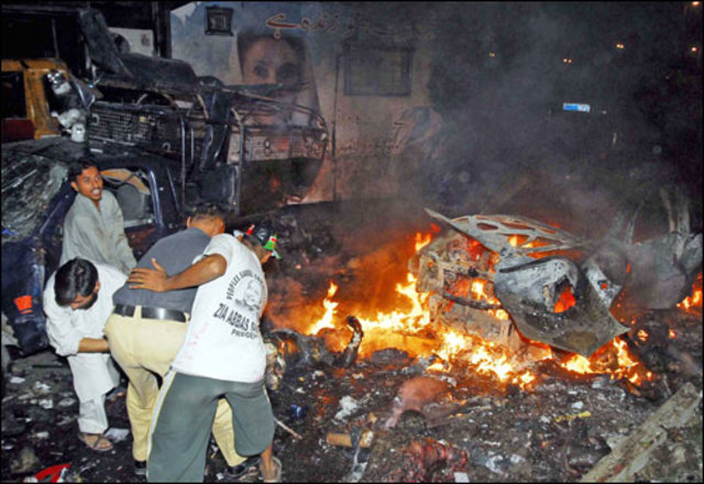 Benzazir returns after 8 years of exile. Motocrade kills 139 people,