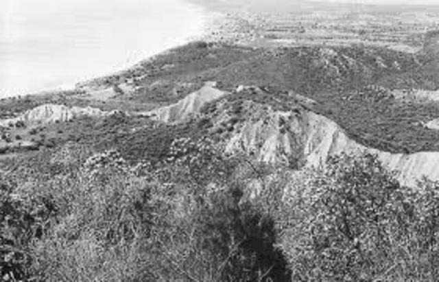 11:00 baby 700 is captured by the ANZACS who then lose it, it changes hands 5 times today.