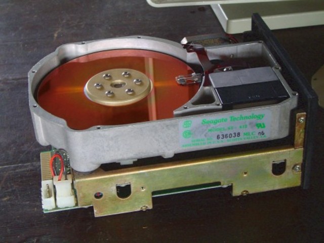 5,25-дюймовый Shugart ST-412, 10 Мб.