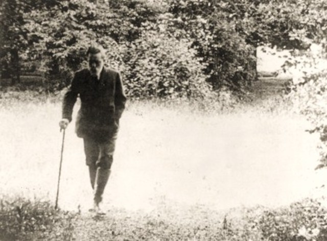 Kaiser Wilhelm II flees to holland.