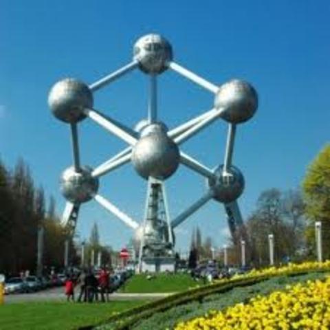 CONSTRUCCIÓ DE L'ATOMIUM