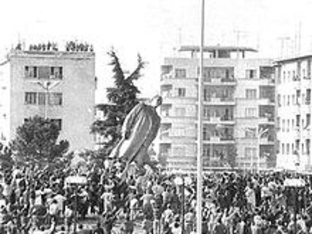 The Fall of Communism and the End to the USSR