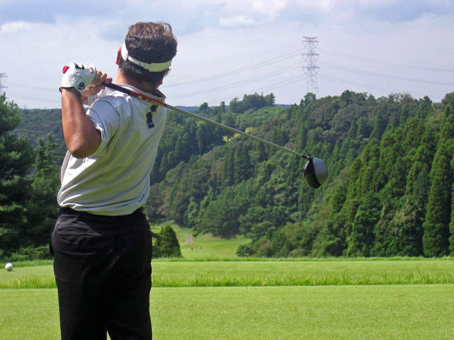 Start to paly golf  in earnest