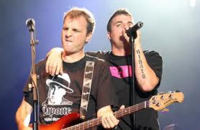 Hombres G y El Canto del Loco