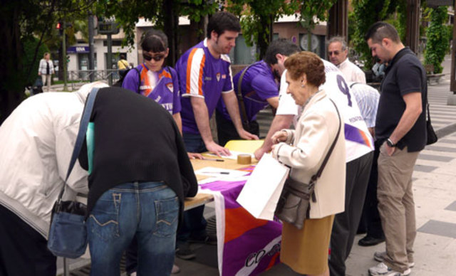 Las peñas convocan manifestación y recogen firmas
