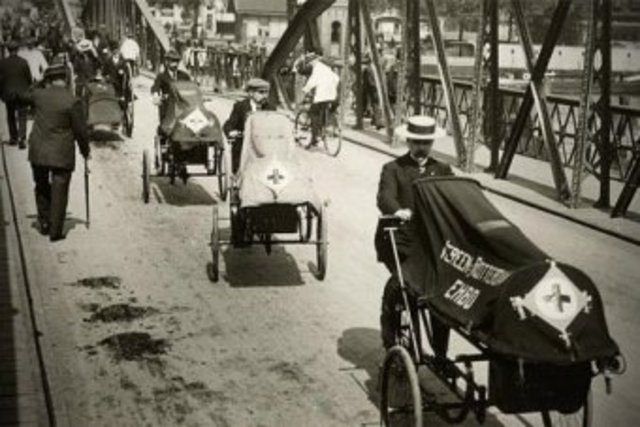 (2) Australian Red Cross Missing and Wounded Enquiry was established