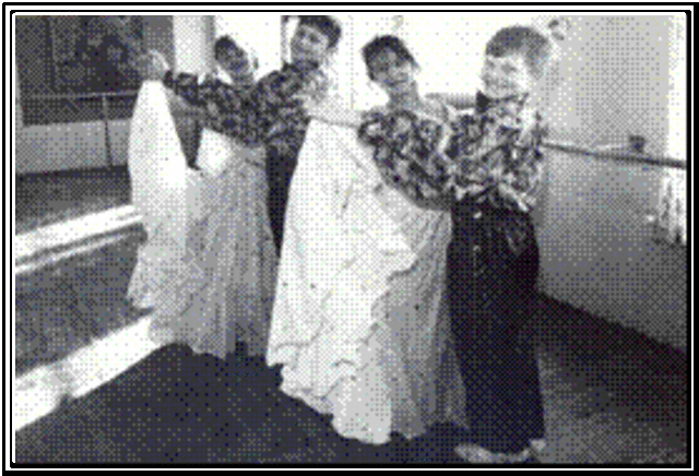 И танцуем и поем