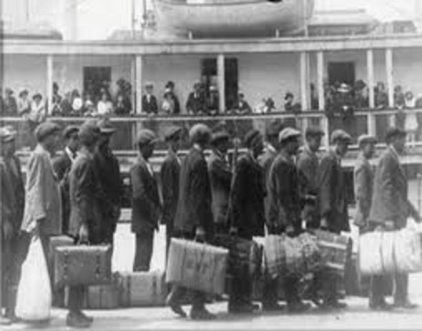 MacNeil Family immigrates to the US