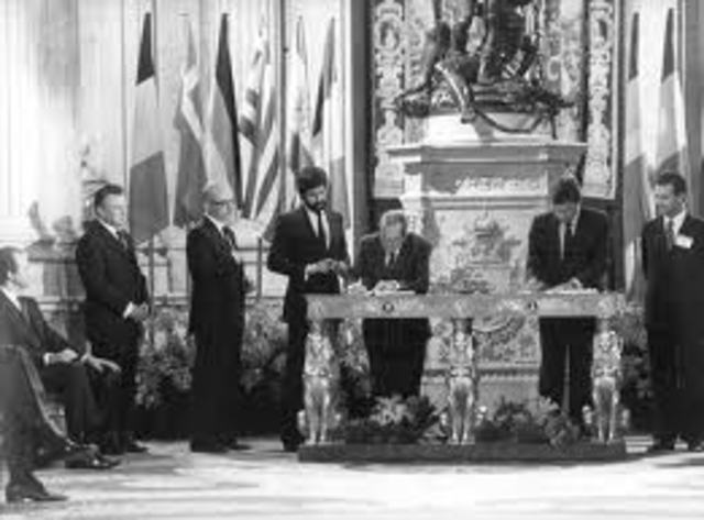 España entra en Europa