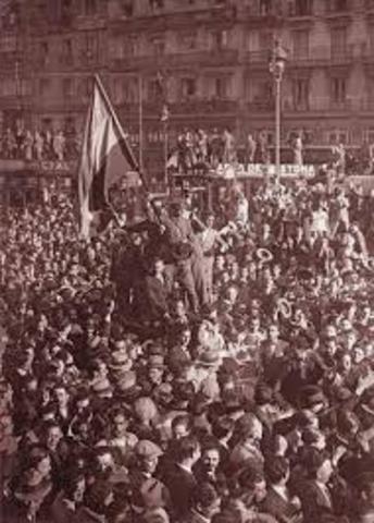 Se proclama la Segunda República.