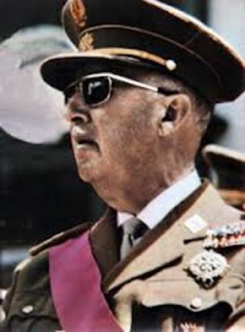 Muere el general Franco y comienza la transición democrática.