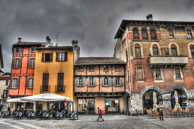 Volta retires to Como, Italy