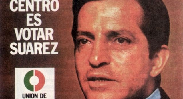 La UCD, con Adolfo Suárez al frente, gana las elecciones generales.