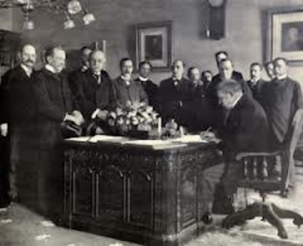 España pierde Cuba y Filipinas las últimas colonias.