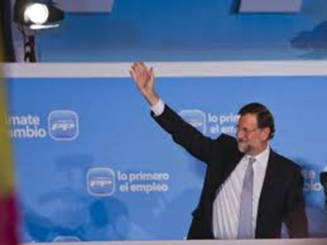 El PP con José María Aznar al frente gana las elecciones generales.